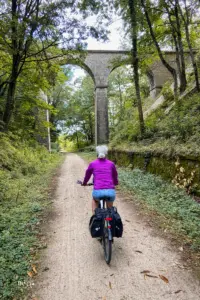 Voie verte heissen in diesem Gebiet die Fahrradwege und diese sind auf ehemaligen Bahntrassen angelegt.