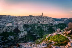 Die Stadt Matera in der Abendstimmung.