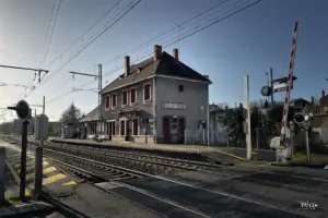 Der alte Bahnhof wirkt fast wie aus einer anderen Zeit.