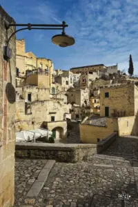 Einsicht in die verschachtelte Architektur der Altstadt von Matera.