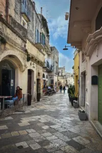 Altstadtgasse mit Restaurants, zu dieser Jahreszeit nicht stark frequentiert.