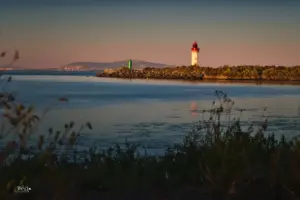 Mit der einsetzenden Dämmerung wechseln die Farben der Landschaft.