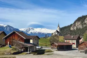 Im kleinen Bergdorf Schmitten, rund 200 Einwohner im Bündner Albulatal.