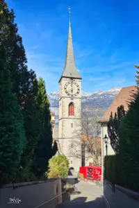 Stolz steht sie da, die reformierte Martinskirche in der Stadt Chur in Graubünden.