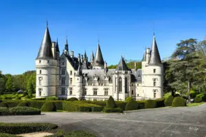 Mit seinen unzähligen Türmchen wirkt das Schloss wie ein Märchenschloss.
