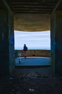 Der offene Bunker gibt einen Eindruck über die Aussicht auf den ganzen Küstenstrich.