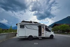Die drohenden Gewitterwolken wirken furchteinflössend.