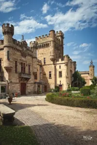 Der Schlosshof mit dem Schloss La Grange Fort