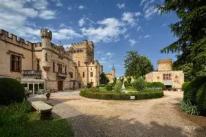Ein schöner Innenhof im Schloss La Grange Fort.