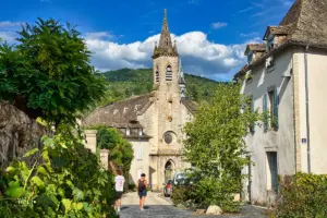 Die alte, aber gut erhaltene Kirche in der Altstadt von Argentat-sur-Dordogne.